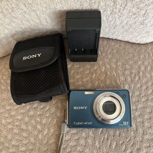 Sony Cyber-shot camera DSC-W230 case charger battery card